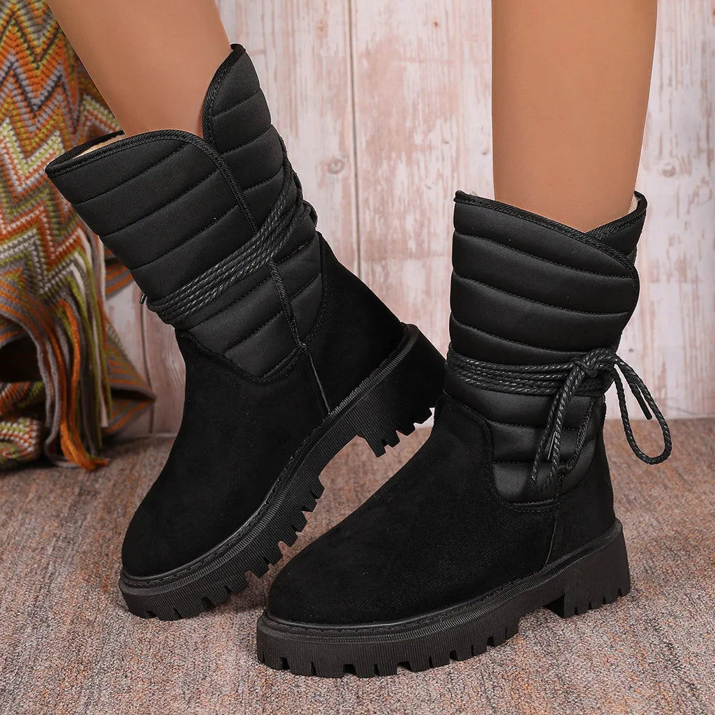 Women's chunky heel snow boots in suede with lace-up design and fleece lining