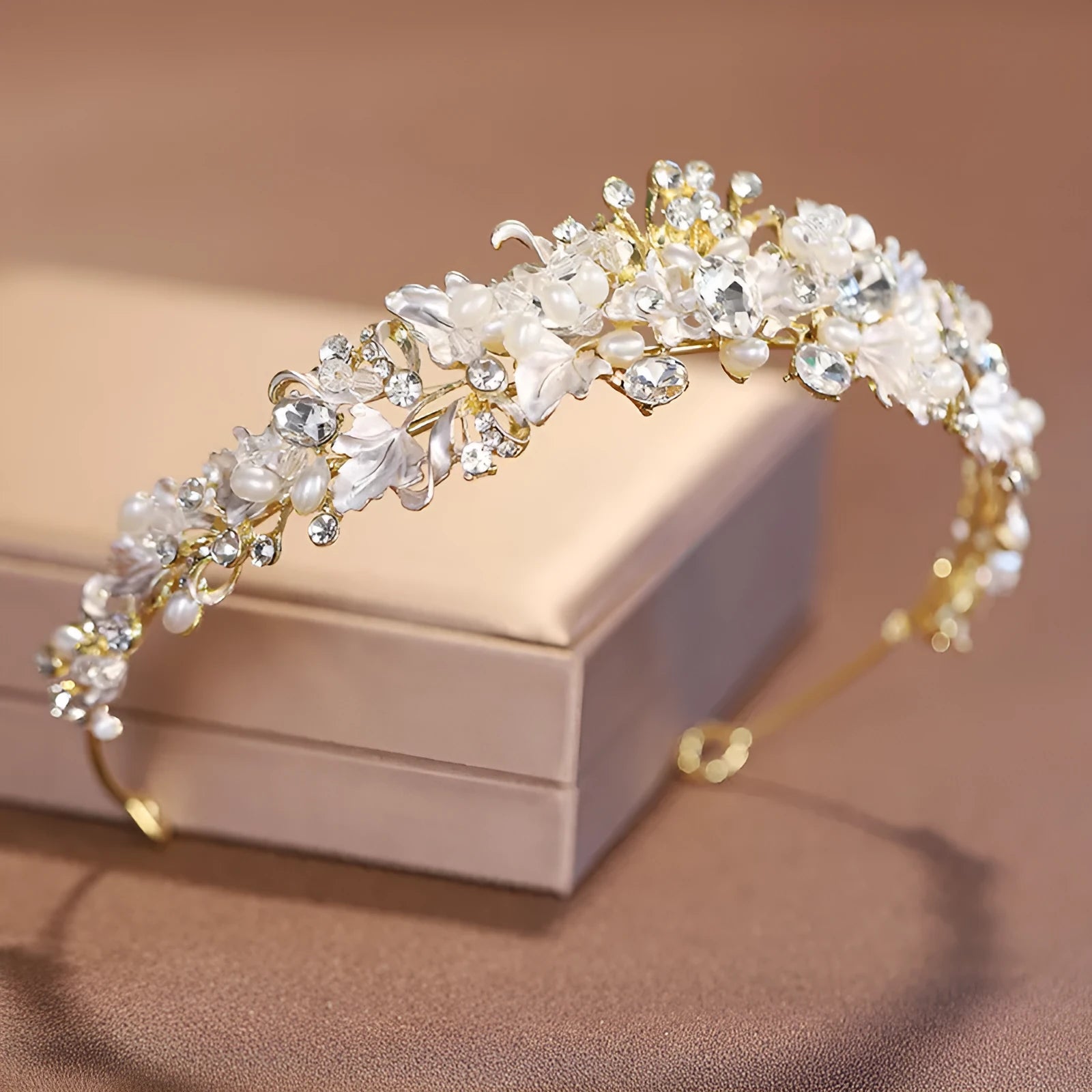 Women's alloy crown headdress with pearl decorations in gold or silver electroplated finish