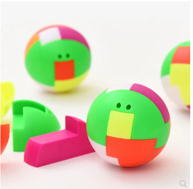 Mini children's educational puzzle toy building blocks assembled into a 4.5cm ABS plastic ball, random colour