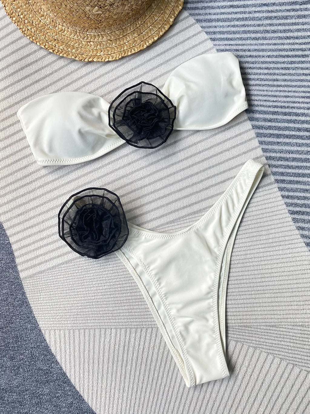 Split swimsuit bikini set with three-dimensional floral pattern and cross-back tube top design