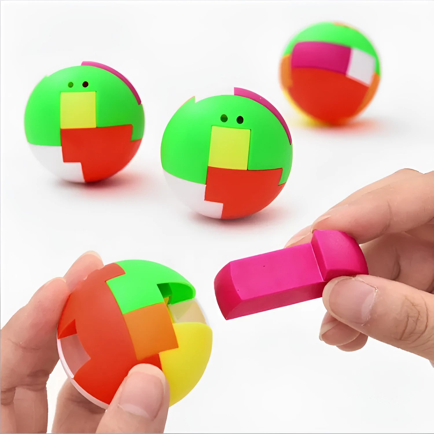 Mini children's educational puzzle toy building blocks assembled into a 4.5cm ABS plastic ball, random colour