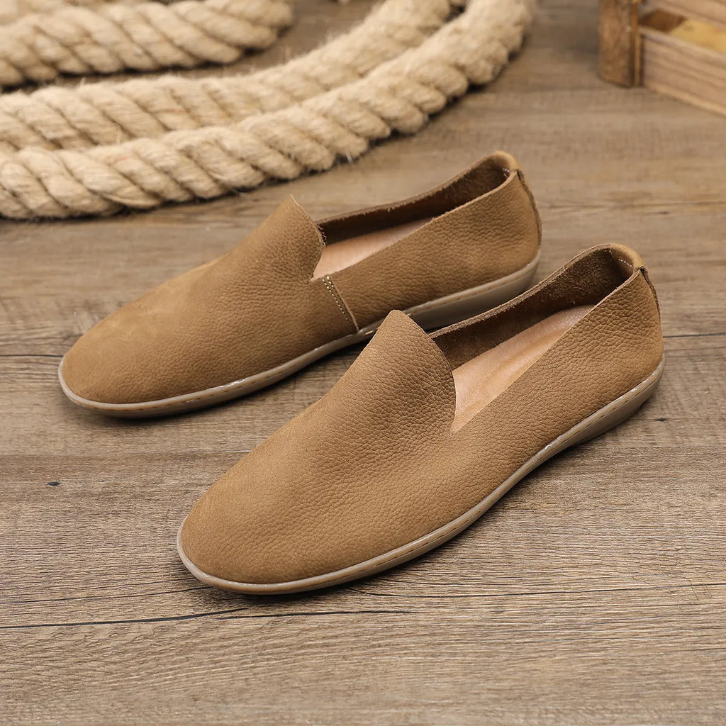 Handmade grey low-top men's shoes with a wedge rubber sole