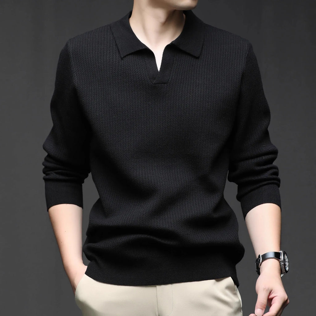 Men's loose fit casual pullover sweater in green, shown on a model, suitable for autumn leisure wear.