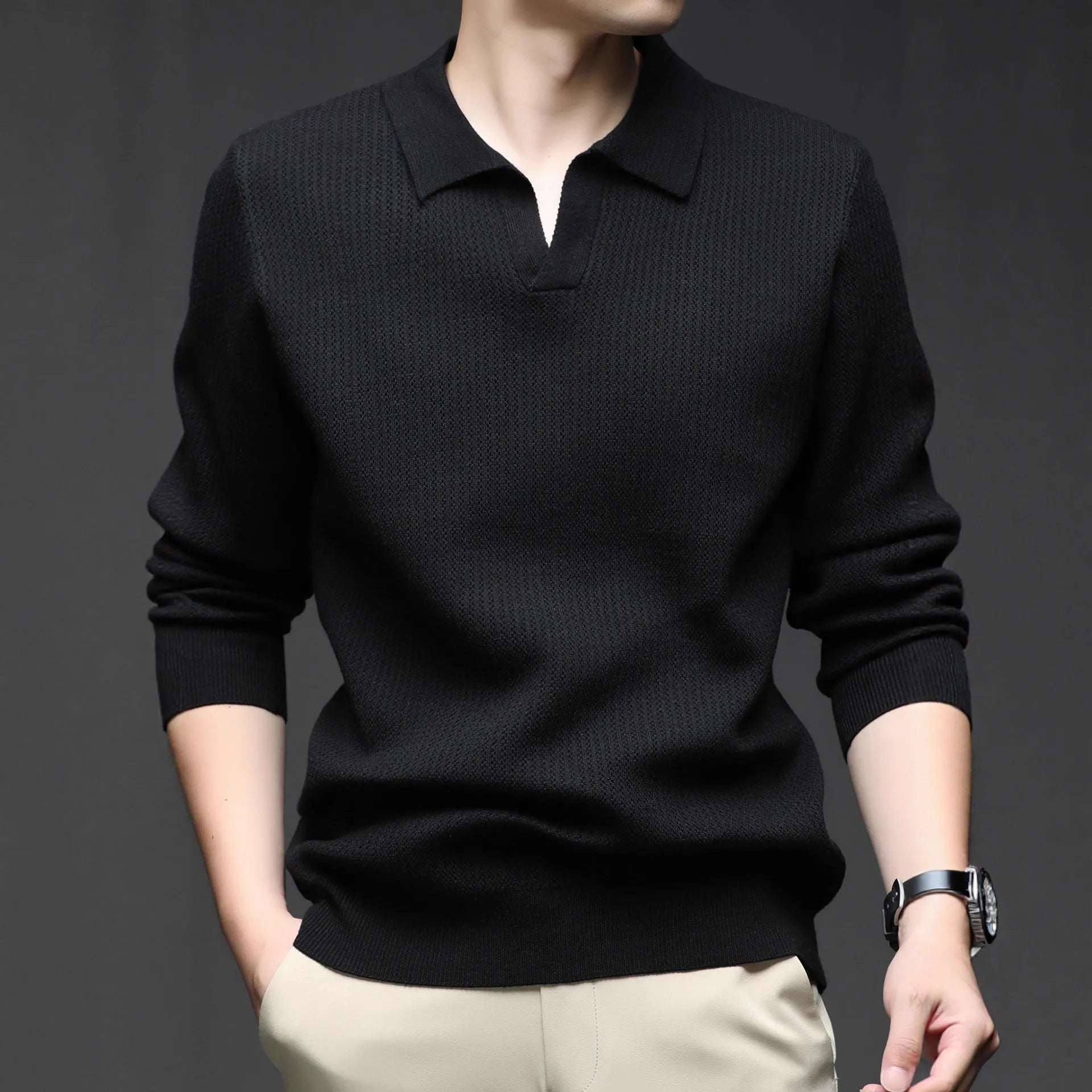 Men's loose fit casual pullover sweater in green, shown on a model, suitable for autumn leisure wear.
