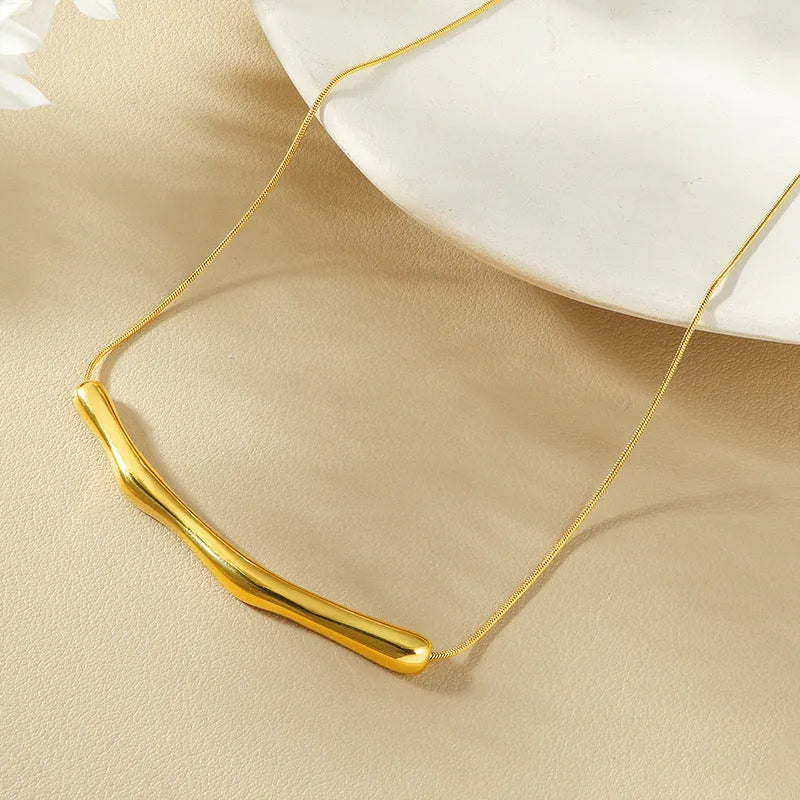 Women's titanium steel necklace with irregular pleated pendant in gold or steel colour