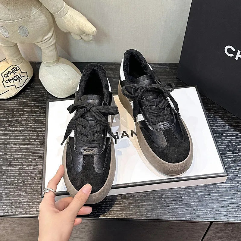 Women's vintage distressed leather sneakers with round toe and lace-up front