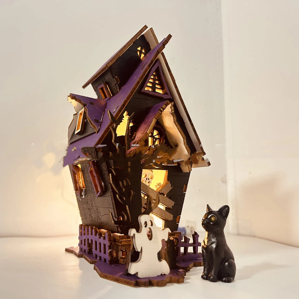 Wooden haunted house Halloween table decoration with glowing luminous effect, measures 14x10.5x19cm