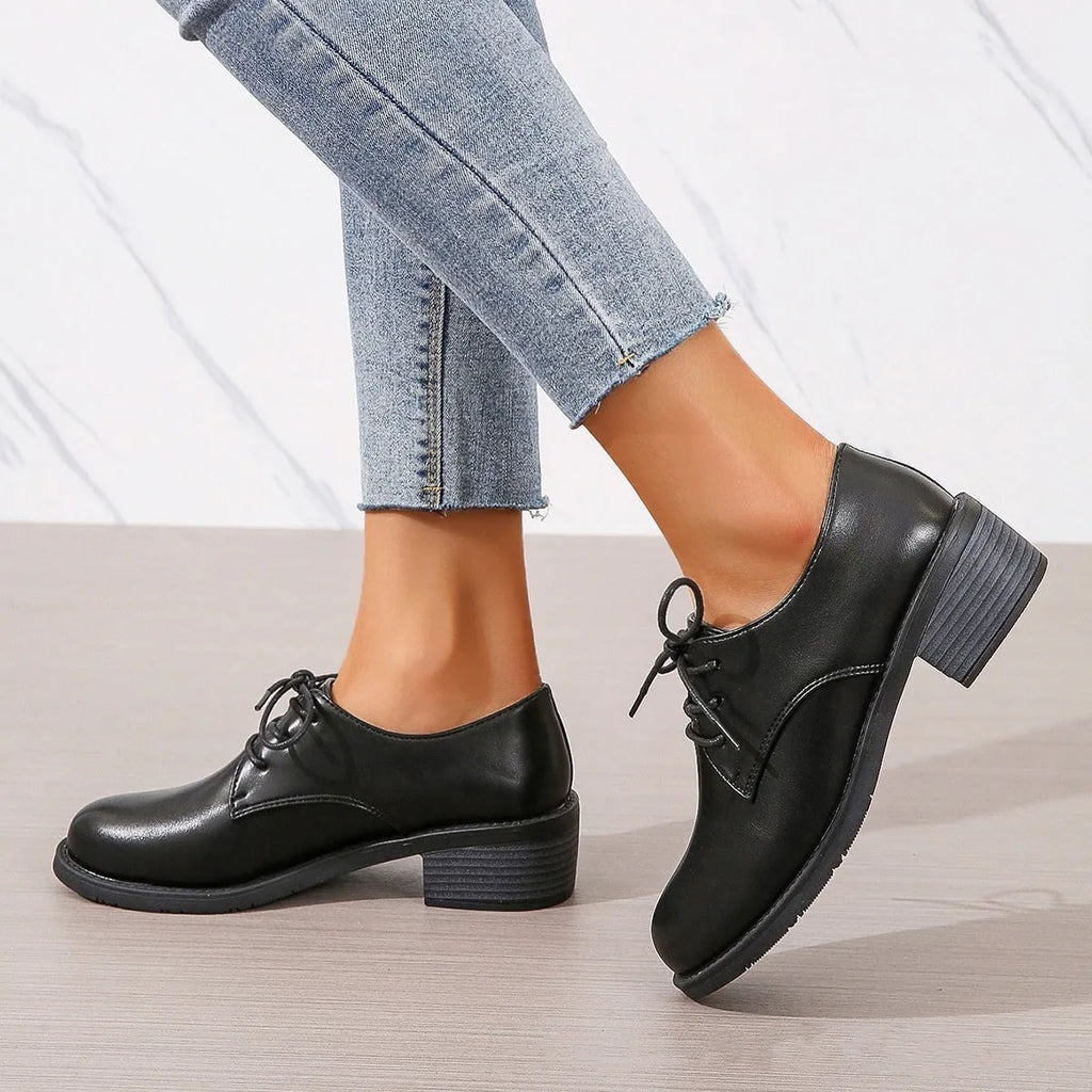 Black women's low-top work shoes with chunky heel and soft leather sole