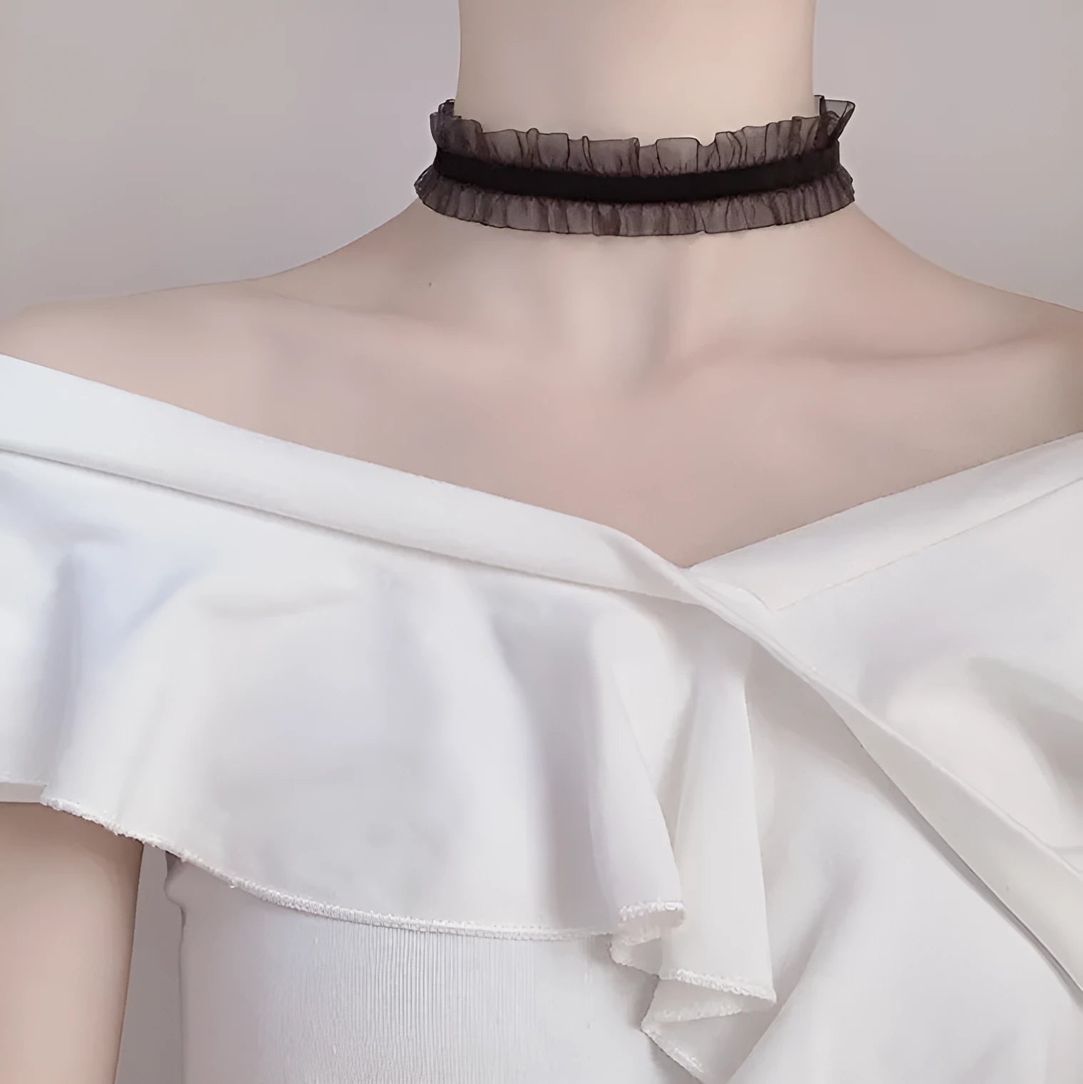 Velvet ruffled clavicle necklace with floral alloy pendant on snake bone chain in black colour