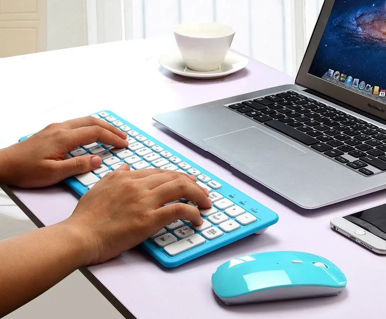 Wireless keyboard and mouse set in choice of colours with USB receiver
