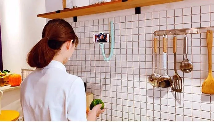 Flexible silicone phone holder with suction cup showing 360° rotation and 62cm length