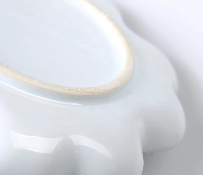 White ceramic plum blossom shaped painting palette for watercolour acrylic oil art