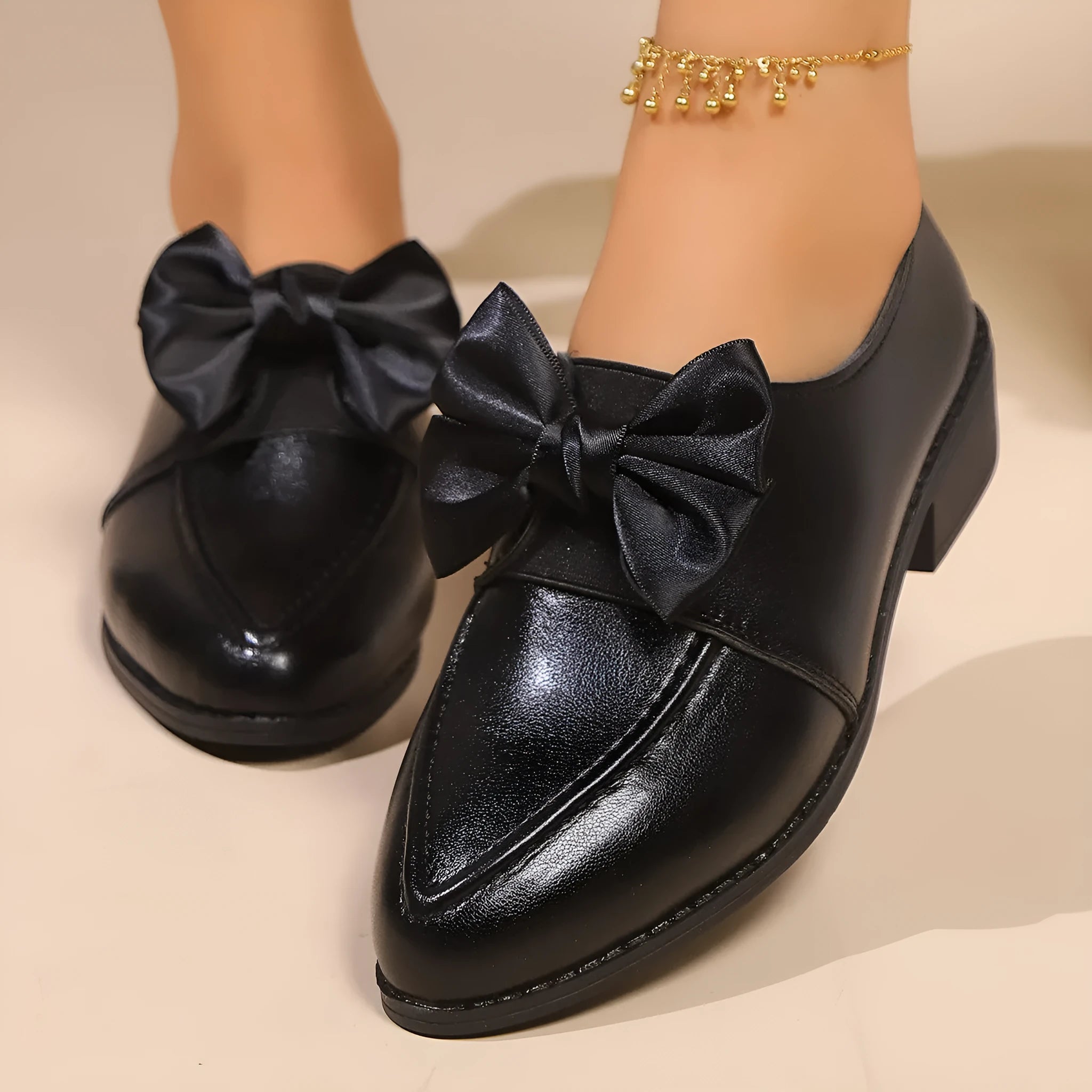 Women's British-style flat shoes with decorative bow, PU upper, and rubber sole in sizes 36-43.