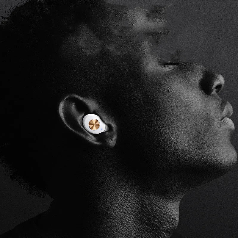 Pebble Series wireless Bluetooth TWS earbuds and compact charging case in black, white, or green.