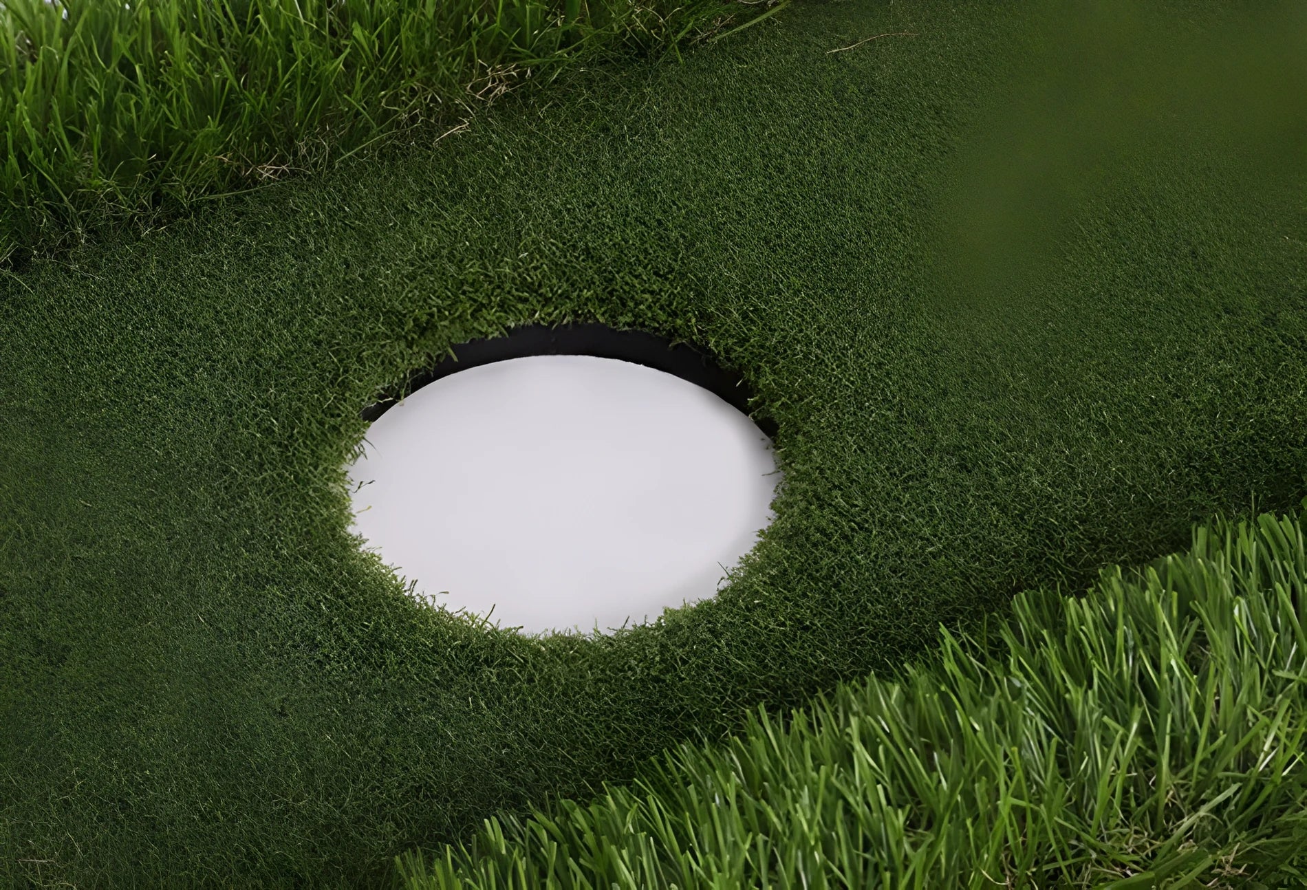 Green golf training mat with PP grass surface and high elastic EVA base available in custom sizes