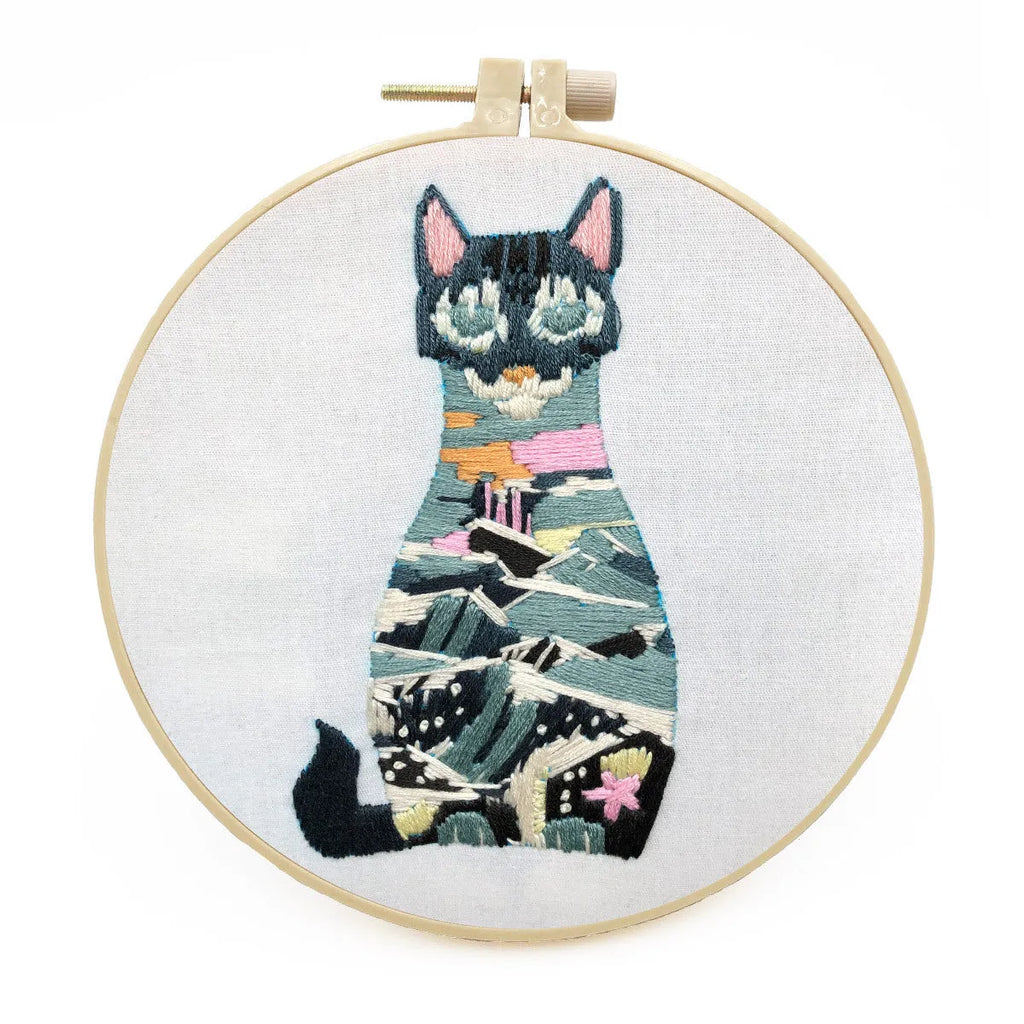 Cat DIY embroidery kit with three-dimensional European cross stitch design on cotton fabric