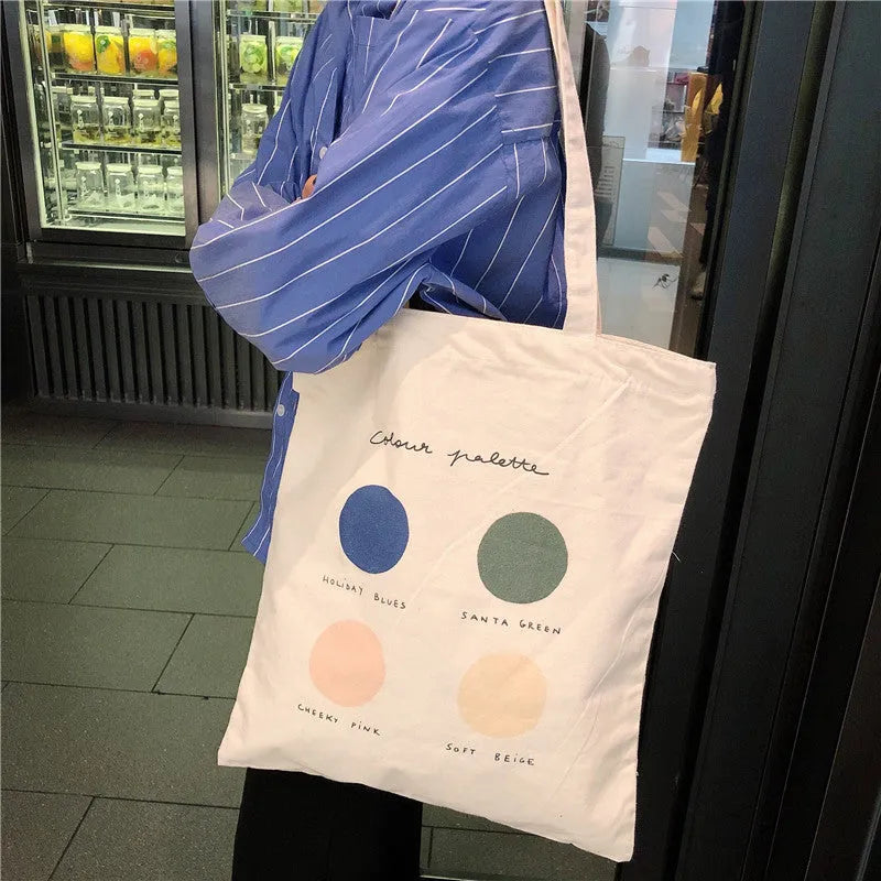 Women's medium canvas tote bag with geometric print, zipper opening, and soft handles in light pink colour