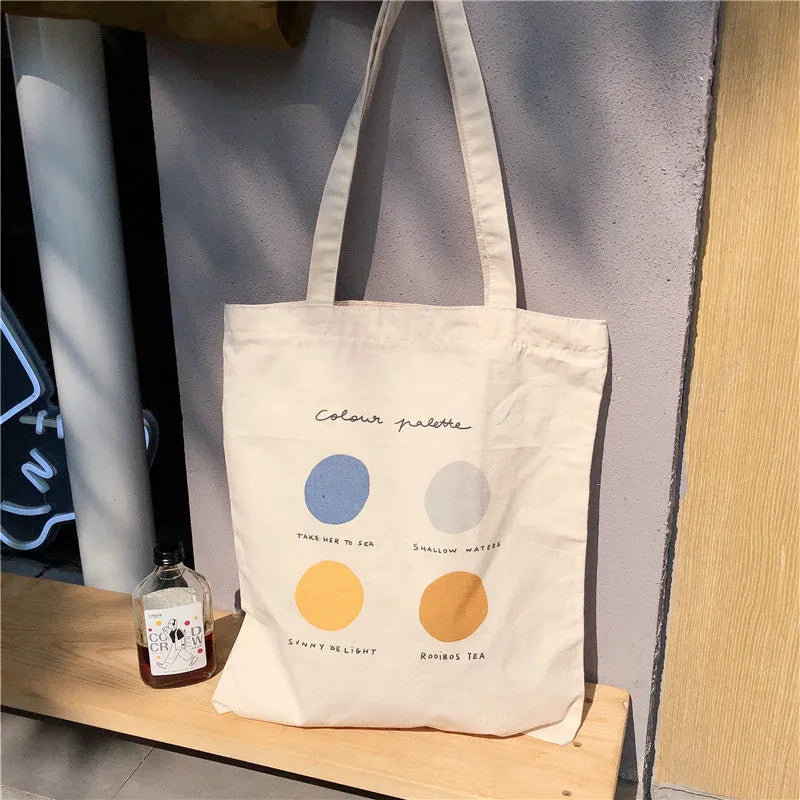 Women's medium canvas tote bag with geometric print, zipper opening, and soft handles in light pink colour