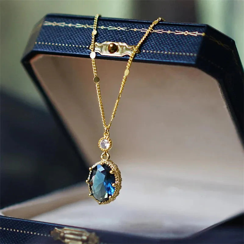 Gold geometric pendant necklace with French retro styling and electroplated finish