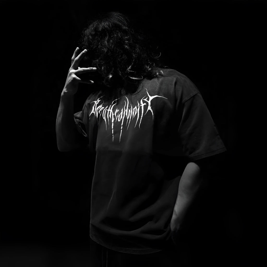 Dark style loose fit pure cotton short-sleeved T-shirt with gilding detail on fabric.