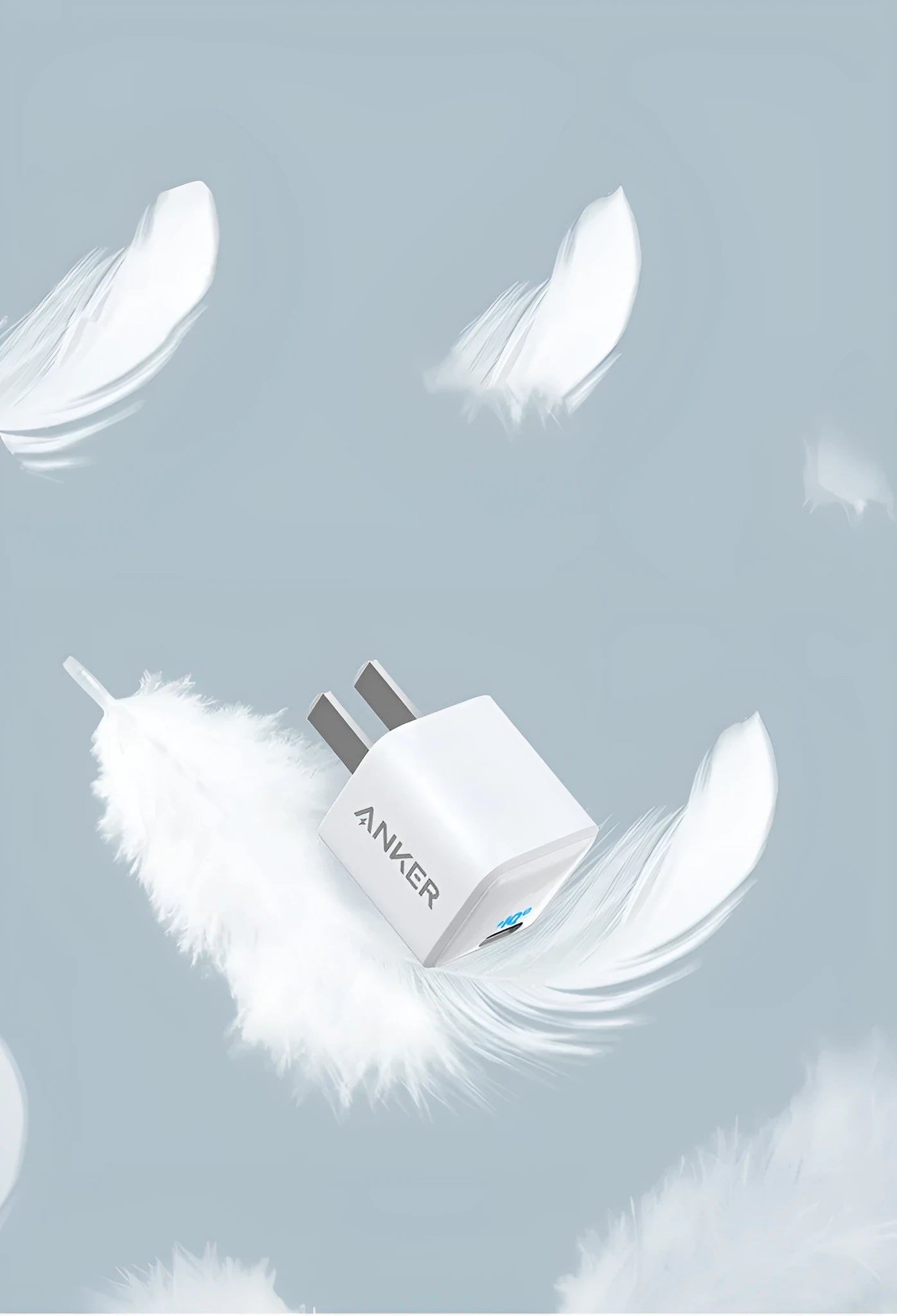 White 18W travel charger with USB port for mobile phone fast charging