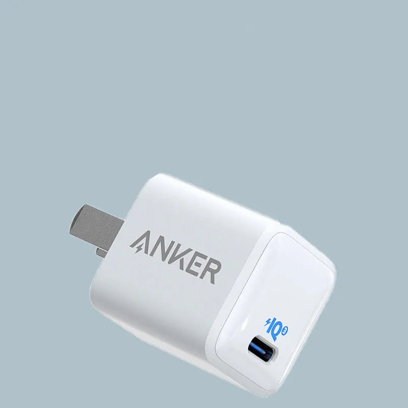White 18W travel charger with USB port for mobile phone fast charging