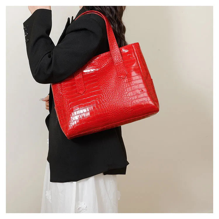 Crocodile pattern black large capacity one-shoulder commuter bag with double shoulder strap and sandwich pocket