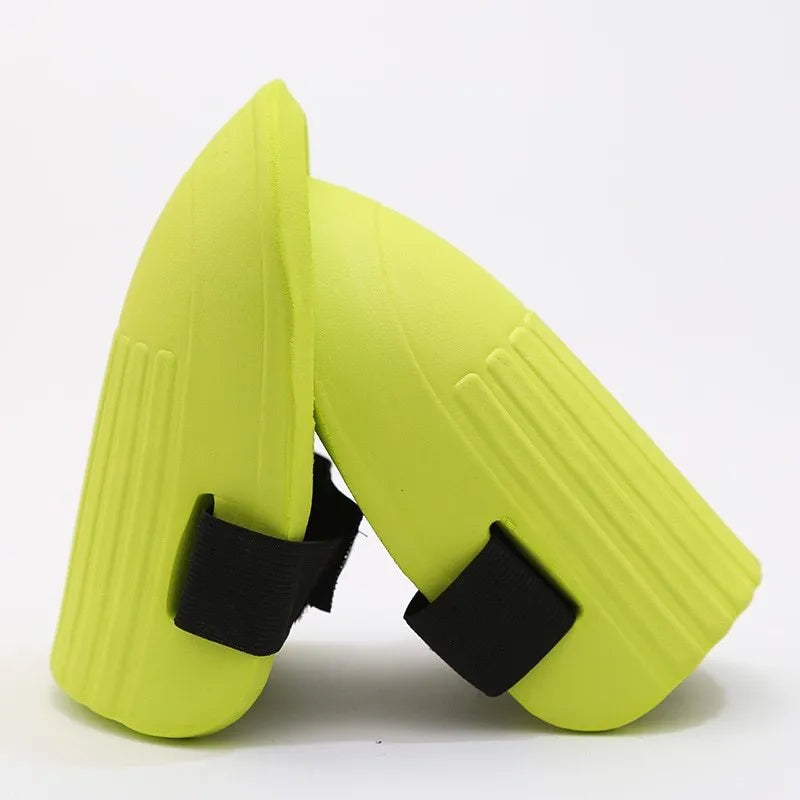 A pair of EVA foam knee pads in one of five colours: black, dark green, yellow, army green, or grass green.