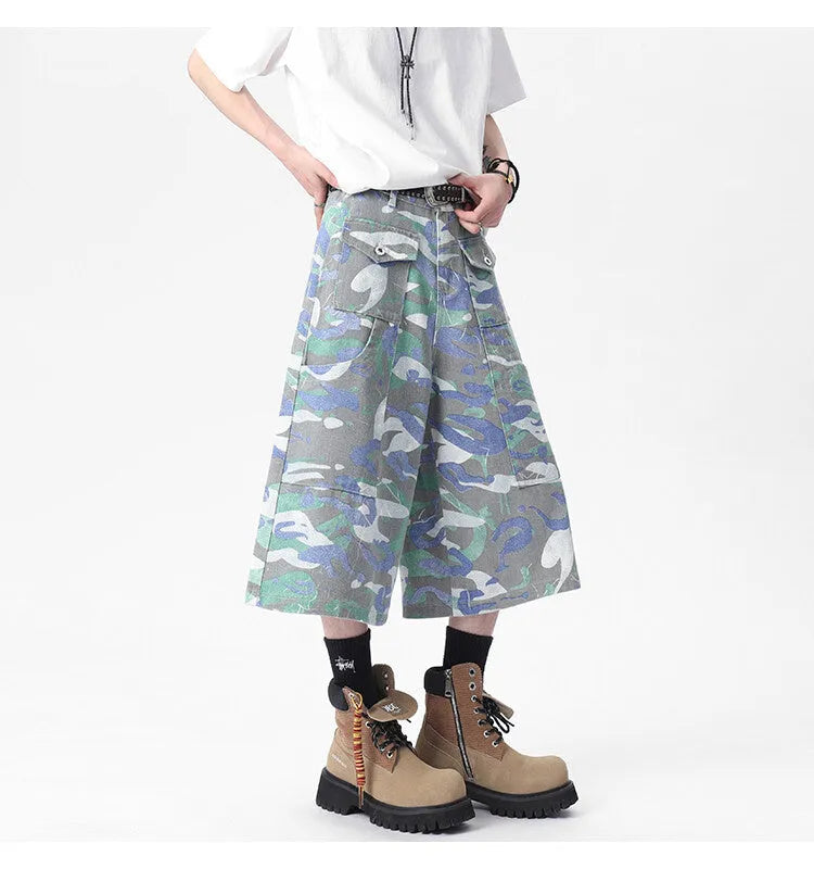Straight leg cropped trousers in camouflage pattern with zipper fly and front pocket