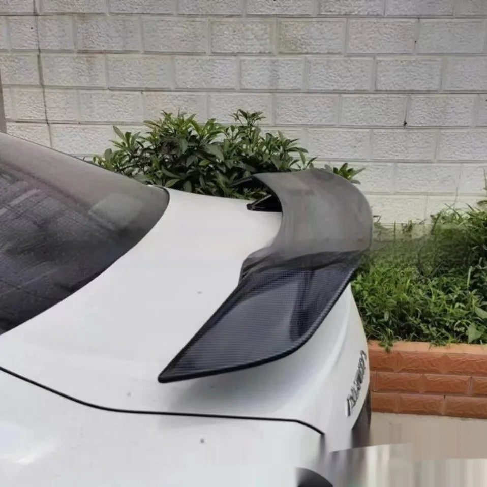 Universal punch-free car spoiler tail wing accessory in ABS plastic for vehicle modification