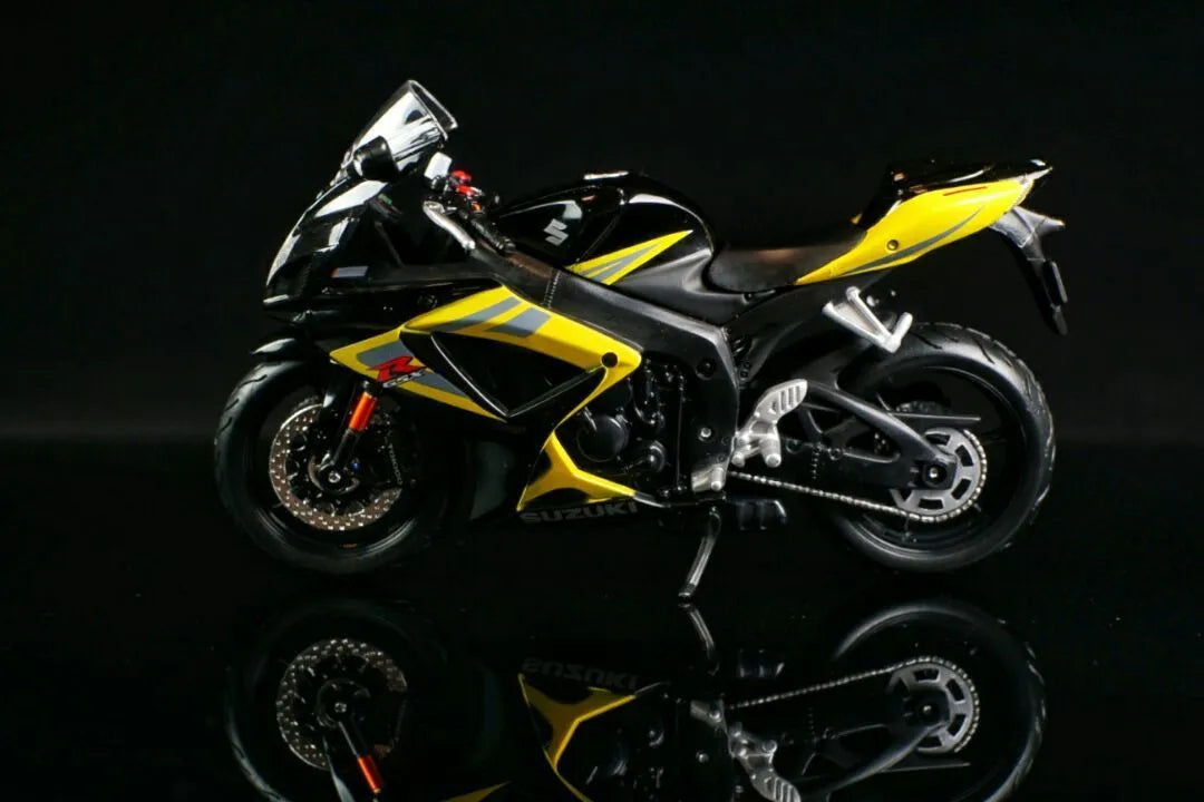 Black and white acrylic shooting reflection board photography background in three square sizes