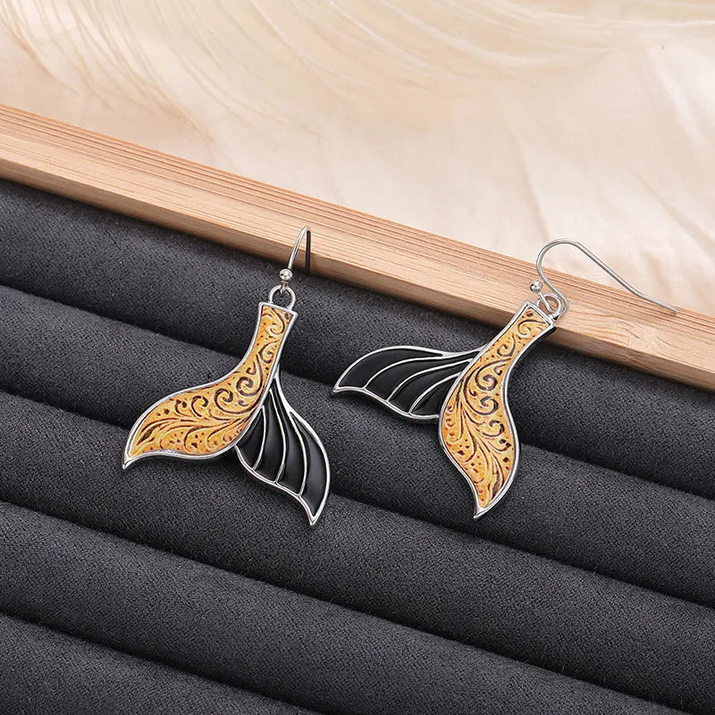 Women's fishtail shaped earrings with whale design in white gold colour alloy