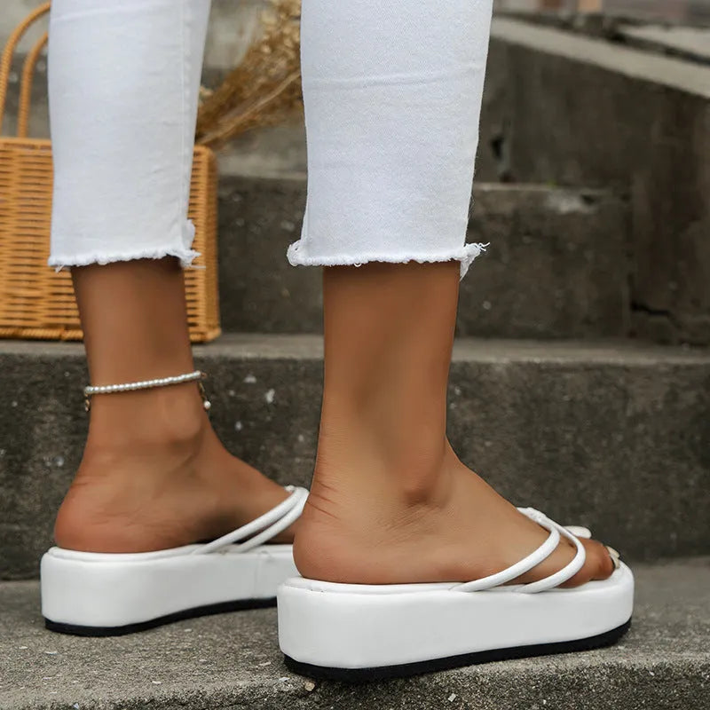 Thick bottom flip-flops in various colours with round toe and rubber sole