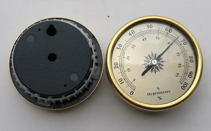 Aluminium analog thermometer and hygrometer with circular dial for humidity percentage reading