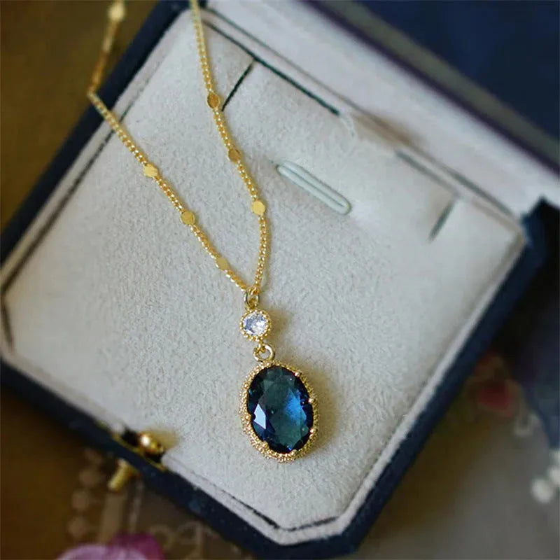 Gold geometric pendant necklace with French retro styling and electroplated finish