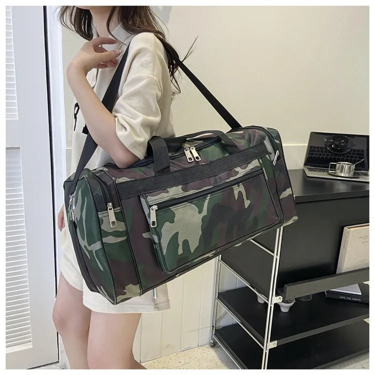 Camouflage waterproof luggage bag with 20L capacity and striped lining for leisure travel