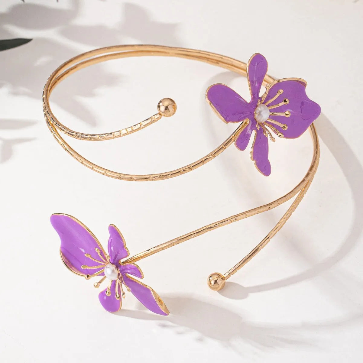 Pink alloy armband with hollow pattern lines and adjustable clasp