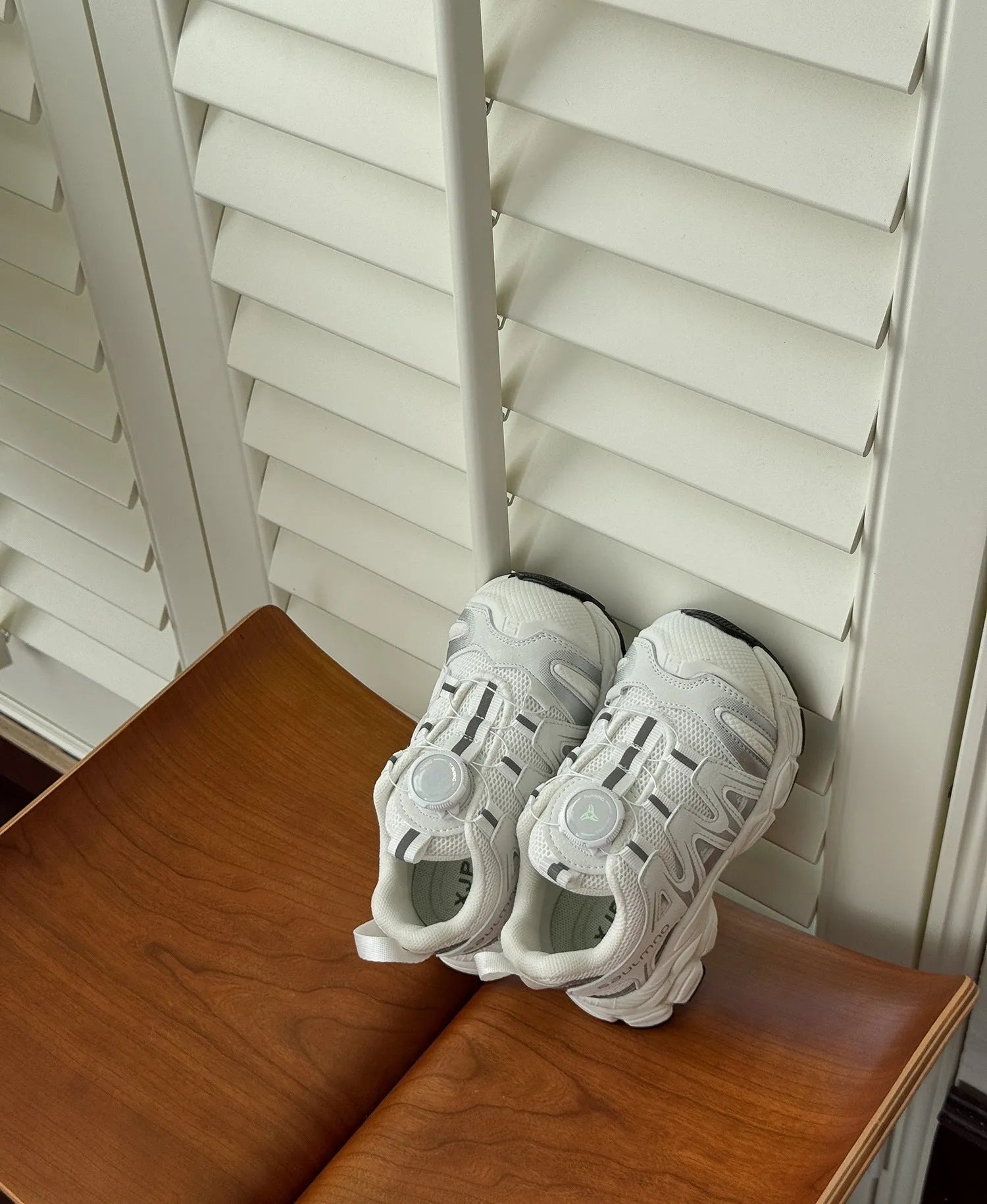 Lightweight breathable casual shoes in beige, black, and pink colours.
