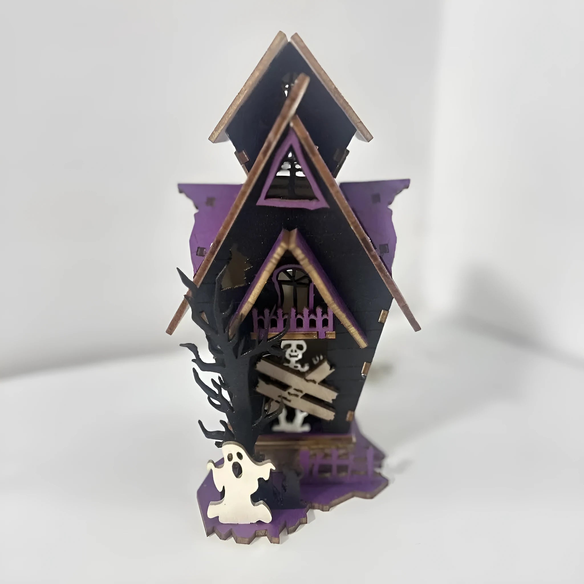 Wooden haunted house Halloween table decoration with glowing luminous effect, measures 14x10.5x19cm