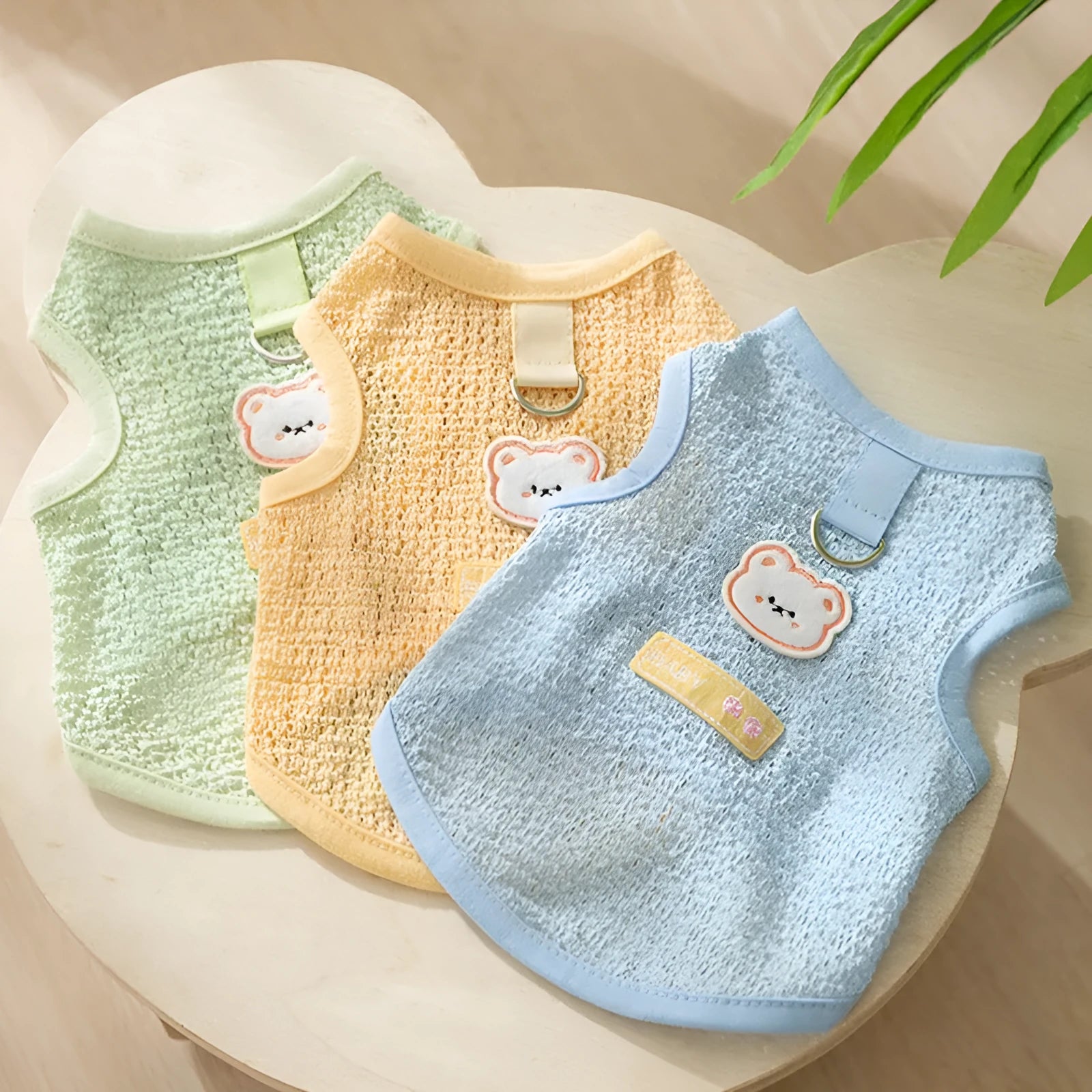 Hollowed-out breathable cat clothes with bear patch design in knitted fabric