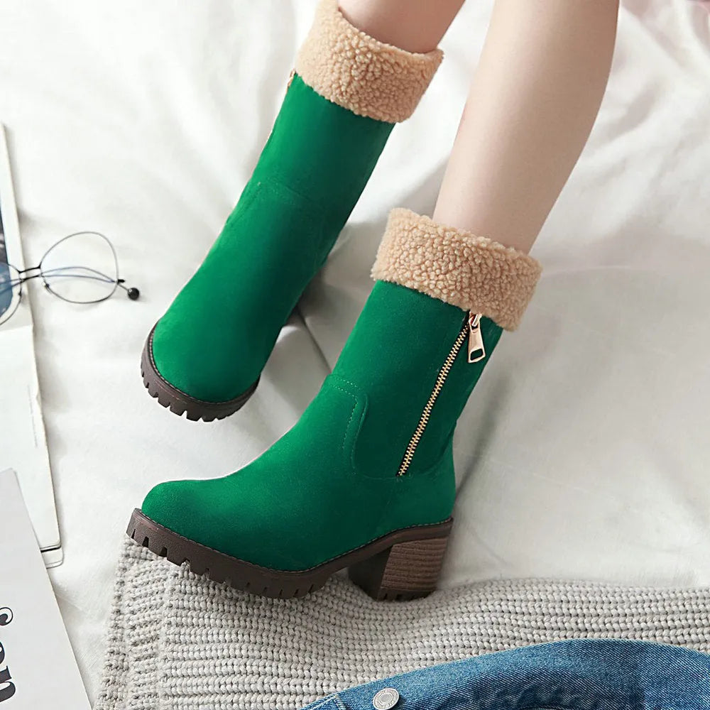 Waterproof snow boots with rubber sole and anti-slip grip in black, grey, green, orange colours
