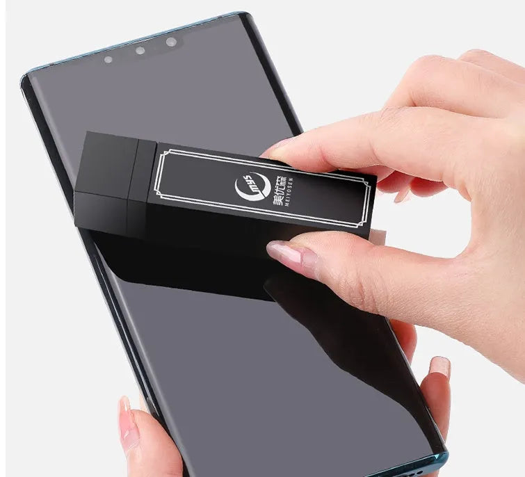 Black disposable screen cleaner wipes 40-pack for mobile phone and tablet touchscreen decontamination