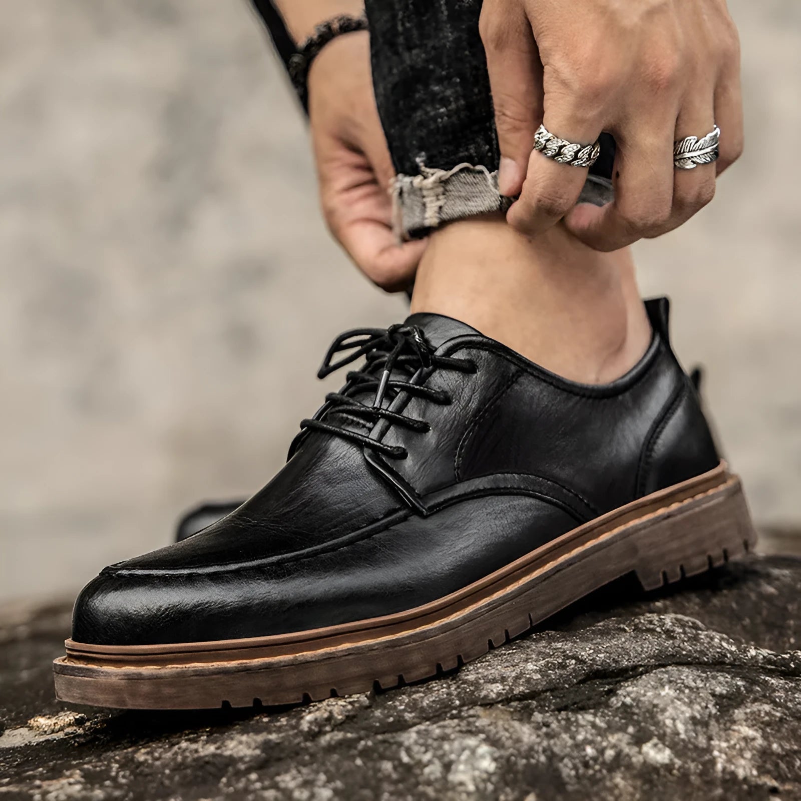 Men's black and brown casual leather shoes with round toe and flat rubber sole