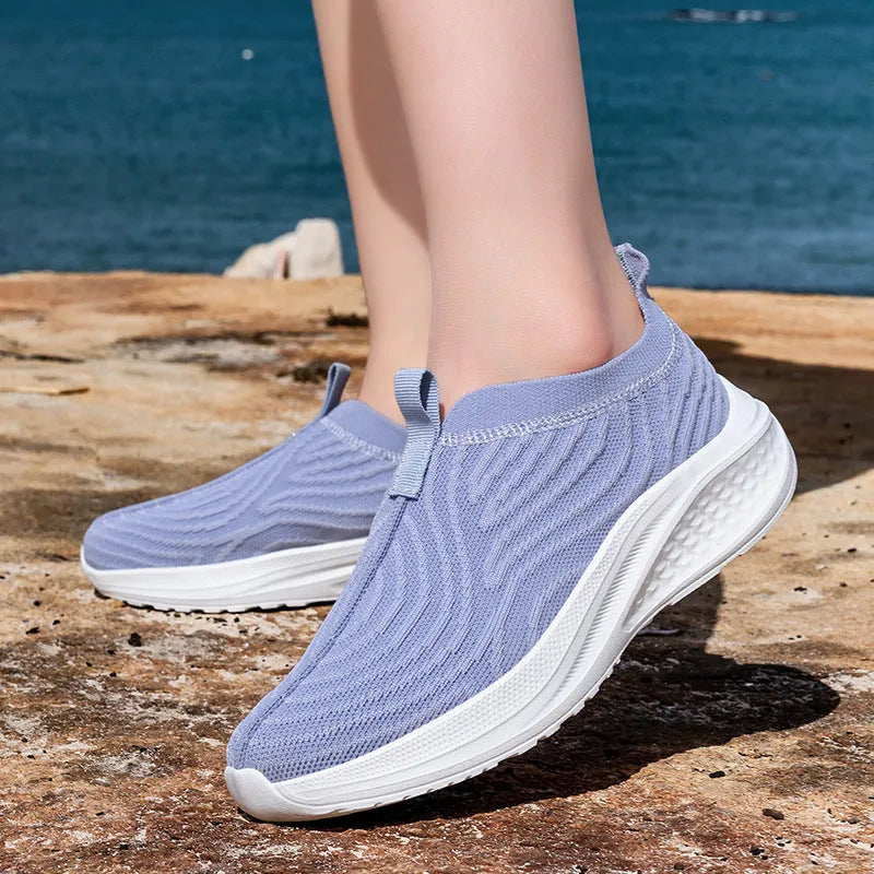 Casual lightweight soft sole slip-on loafers for couples in solid colour, Flyknit upper, low heel