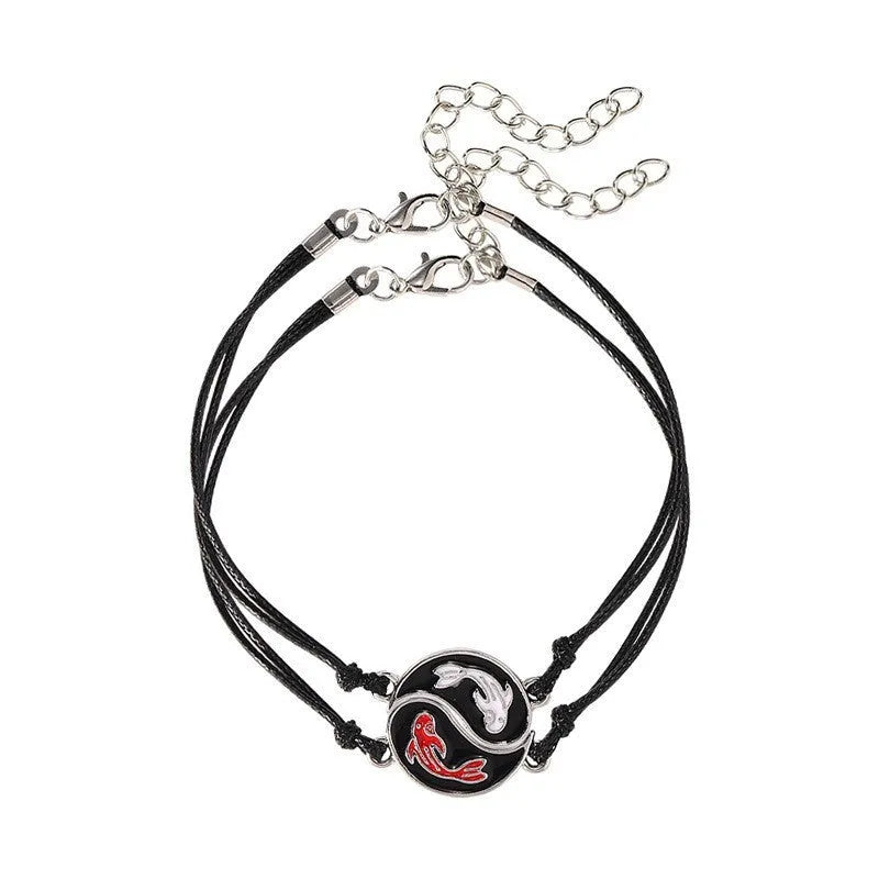 Geometric eight-diagram-shaped alloy appetizer bracelet for unisex fashion wear.
