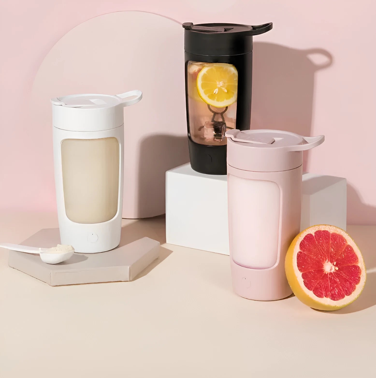 Portable USB rechargeable blender with 650ml mixing cup in black, blue, pink or white