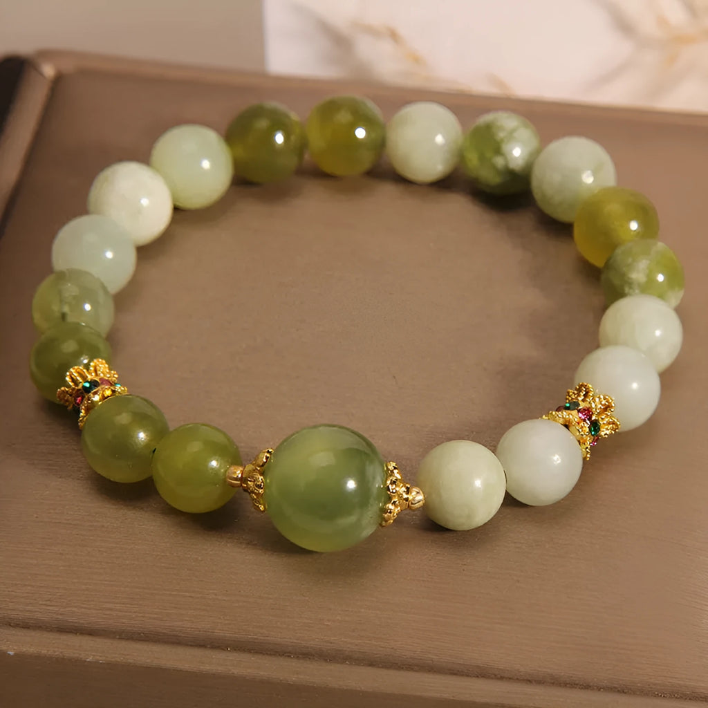 Women's bracelet made from green Xiuyan jade in a light luxury sweet Mori style.