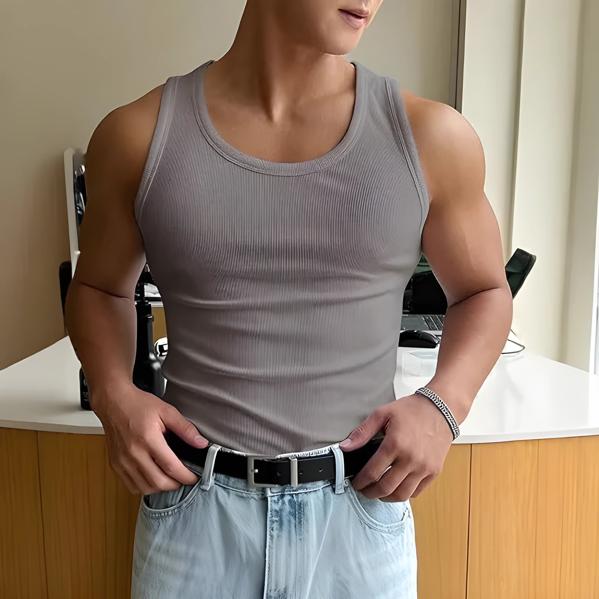 Men's tight-fit round neck polyester sports T-shirt with wool lining on a mannequin.