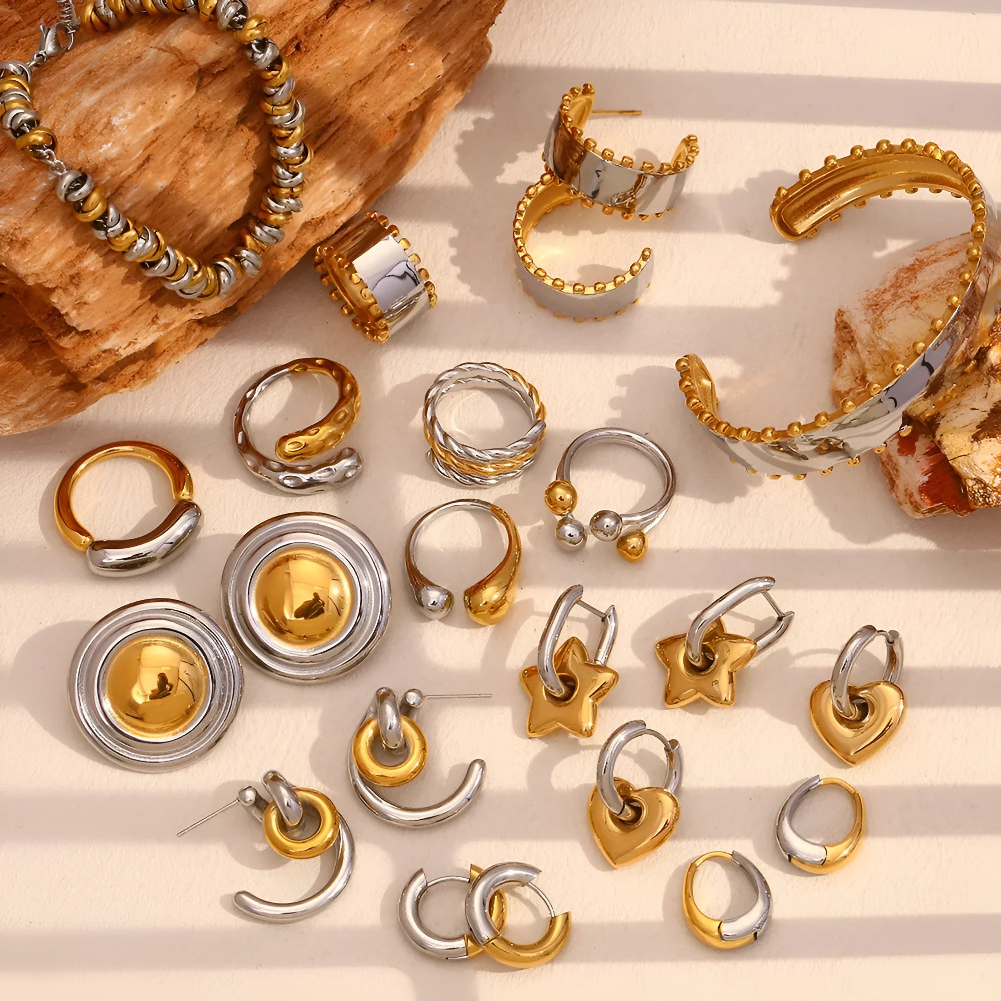 Gold geometric jewellery set with earrings, bracelet and necklace on stainless steel