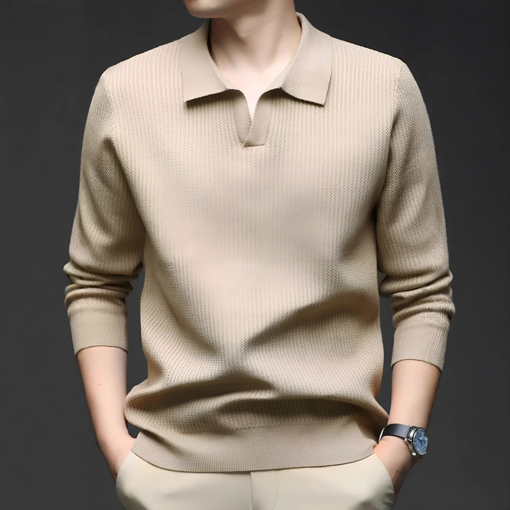 Men's loose fit casual pullover sweater in green, shown on a model, suitable for autumn leisure wear.